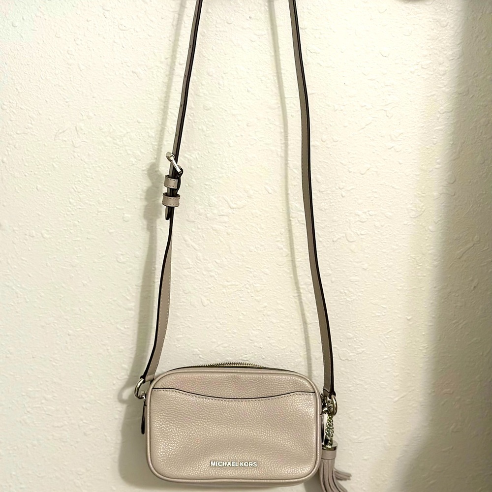 NWOT MICHAEL Michael Kors Pebble Leather Convertible Crossbody Small Belt Bag.